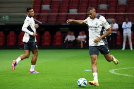 英联杯-B费卡塞米罗梅开二度 曼联5-2莱斯特城.